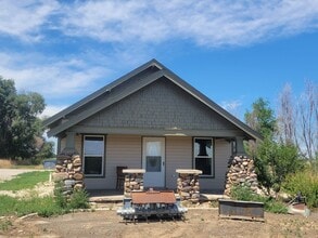 Building Photo - ALL PROSPECTIVE TENANTS MUST SUBMIT A $58 ...