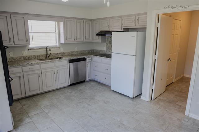 Building Photo - 2120 Teakwood Ln