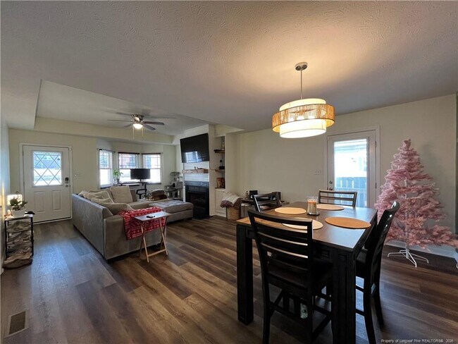 Building Photo - 323 Tokay Dr