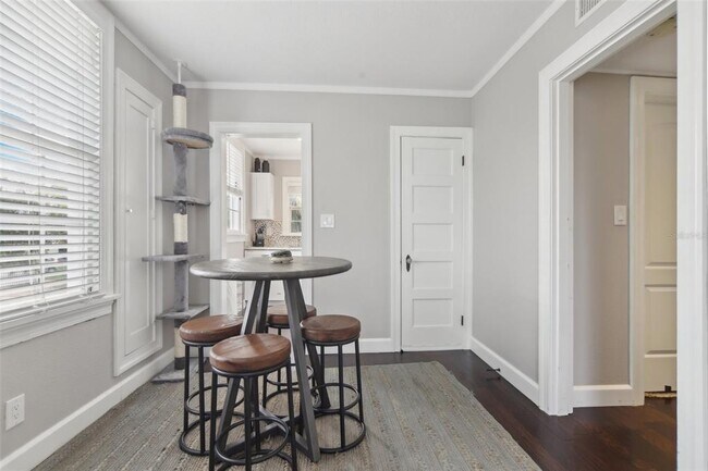 Building Photo - 157 9th Ave N