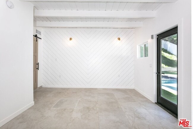 Building Photo - 16733 Oak View Dr
