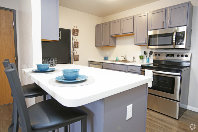 4 BR, 2 BA - kitchen - 727 West