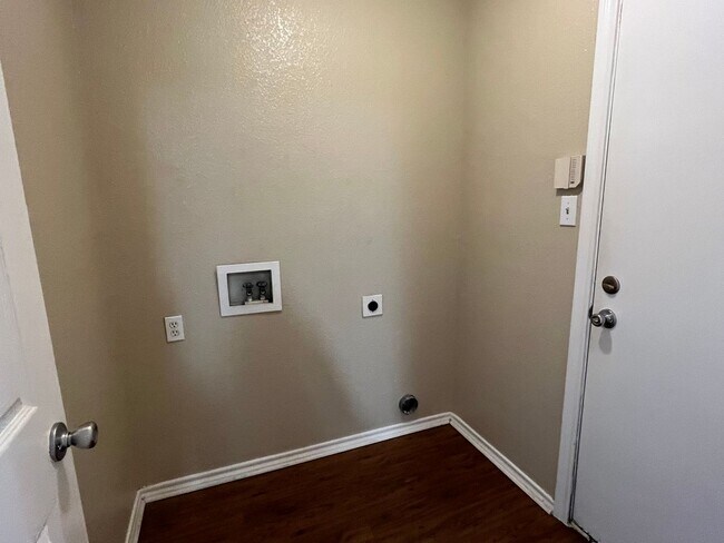 Building Photo - 6805 Millwood St