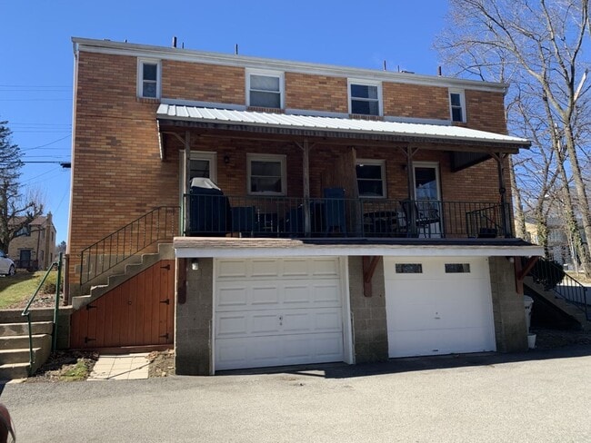 Building Photo - Nice sized Two Bedroom House!