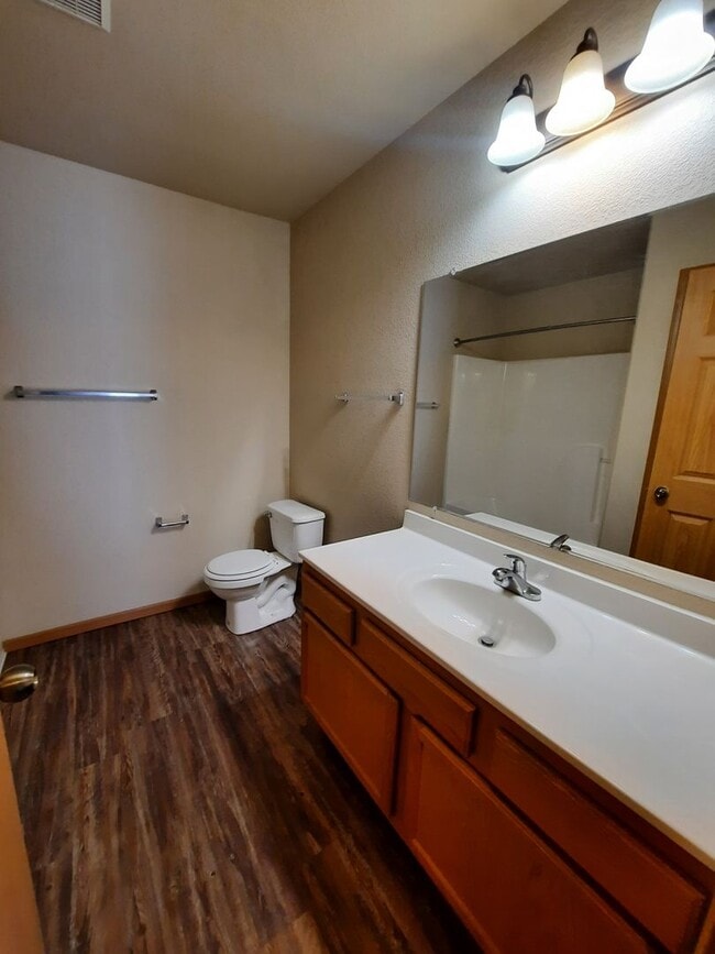 Building Photo - 3 BEDROOM | 2 BATH | TRI-LEVEL | NORTH