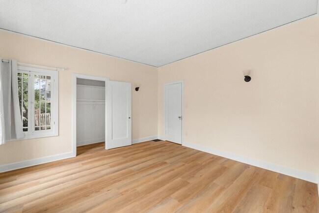 Building Photo - Beautiful Home