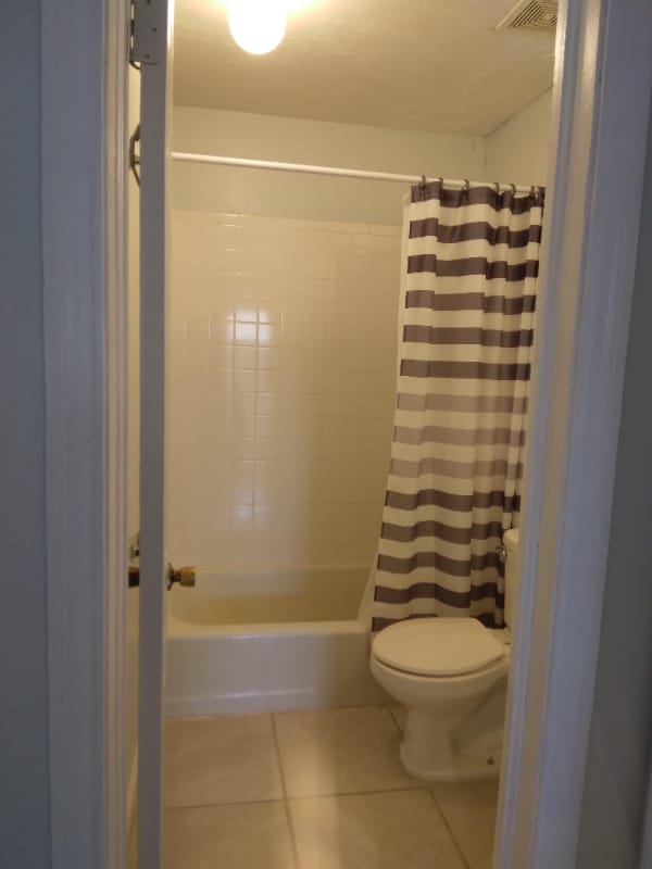 Building Photo - 1304 NW Lincoln Ave