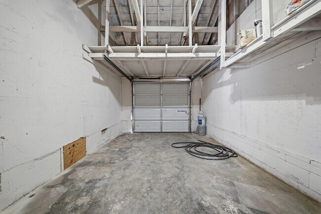 Building Photo - 313 Beacon Hill Ct