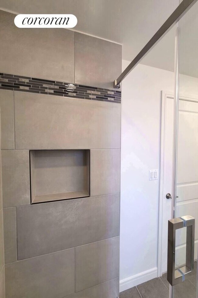 Building Photo - 45 W 81st St