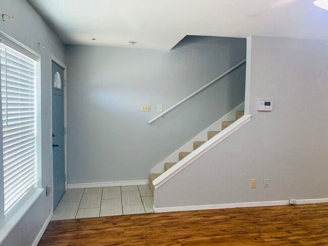 Building Photo - 240 Rolling Hills Pl