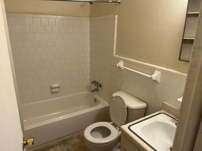 Building Photo - 2307 Columbia Ct