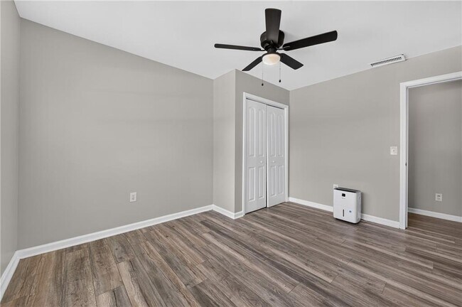 Building Photo - 437 Waterbury Way