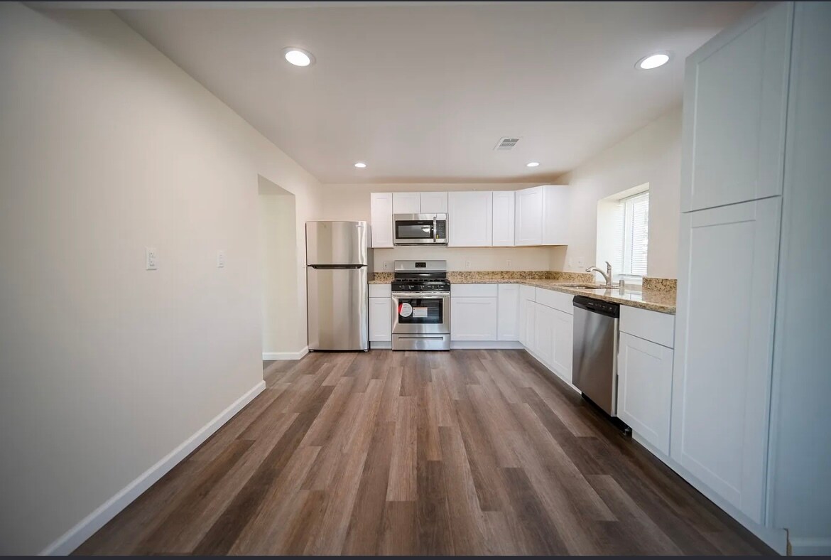 Building Photo - 315 Atrisco Dr SW