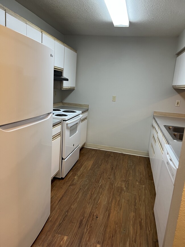 Kitchen with updated appliances - 1008 X St