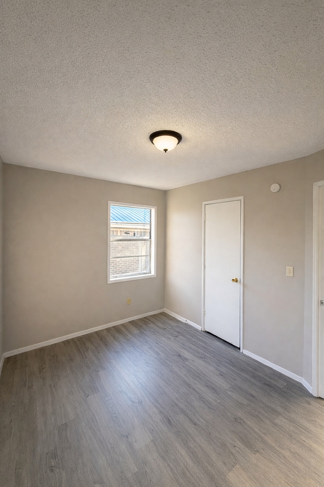 Building Photo - 1301 19th Pl SW