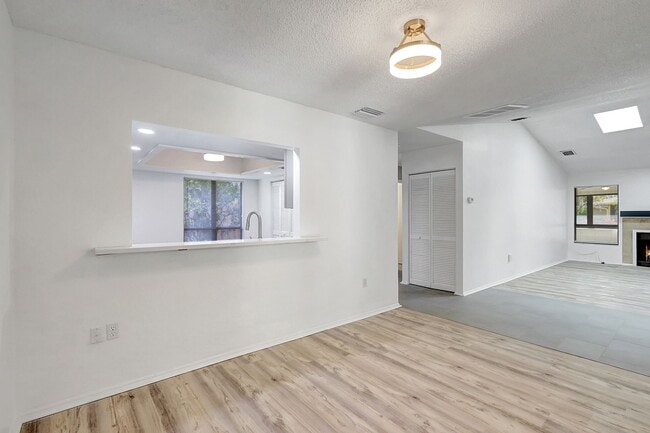 Building Photo - 107 Parkside Colony Dr