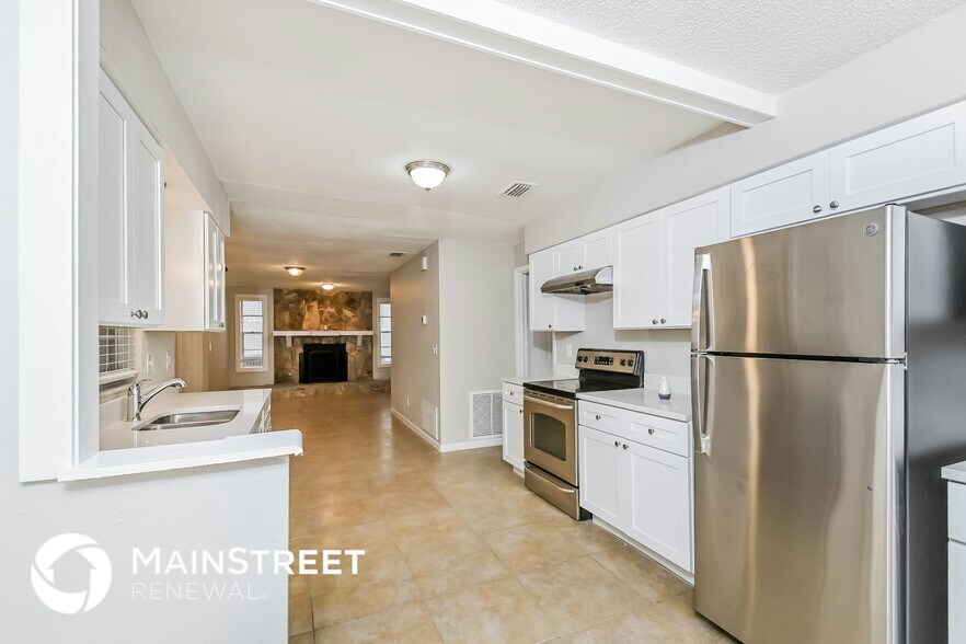 Building Photo - 1110 Londonwood St