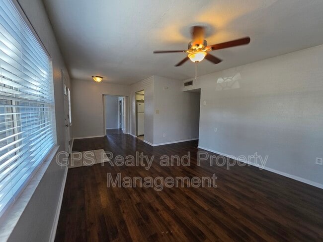 Building Photo - 2001 E Grant Ave