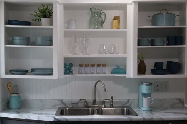 Kitchen 2 - 665 S Park Ave