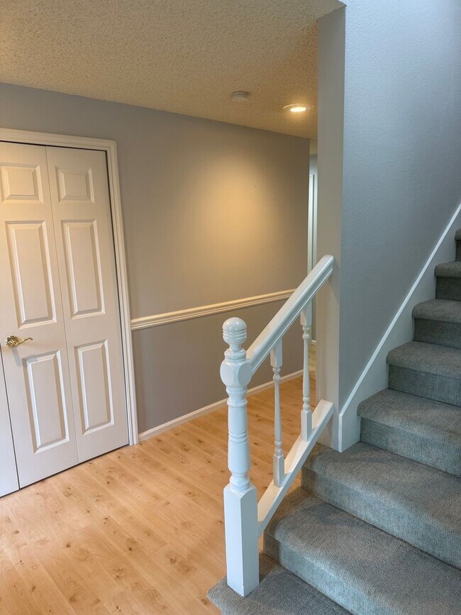 Building Photo - $3850.00 3 Bedroom 2.5 Bath Modern Style Home in Kirkland