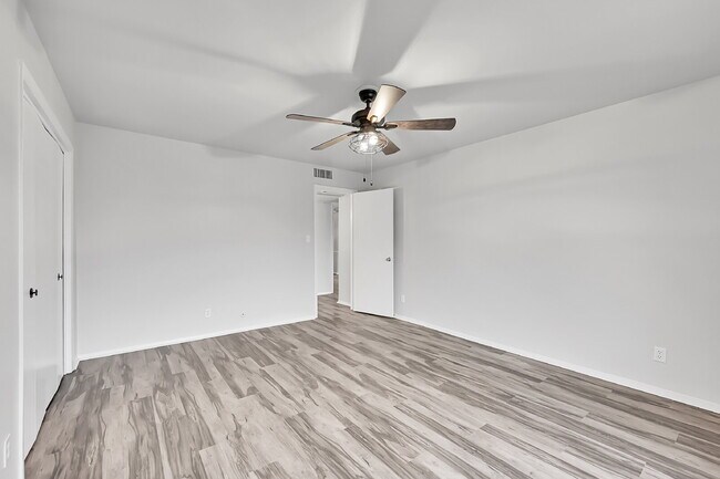 Building Photo - $1,700.00 - 2 Beds 1 Bath, Single Family H...