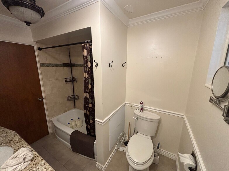 Building Photo - 555 E 1100 N