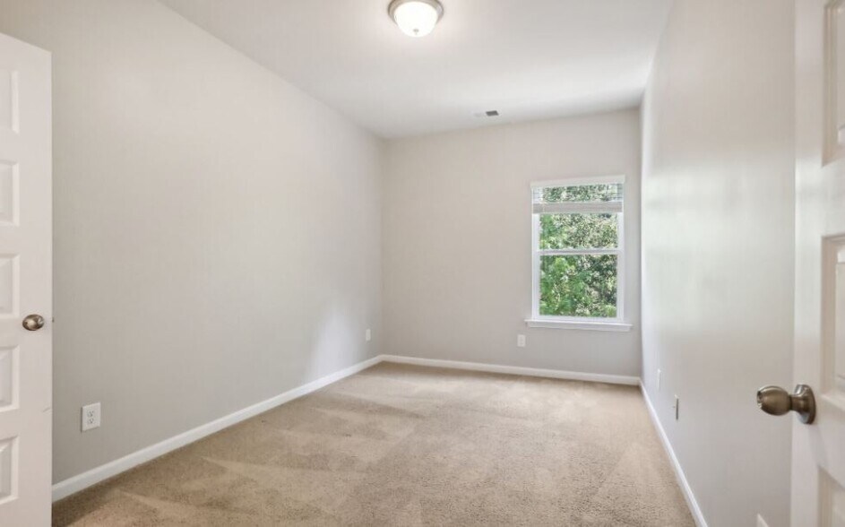 Building Photo - 3324 Estes Dr