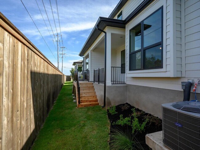 Building Photo - 12327 Maypole Bend