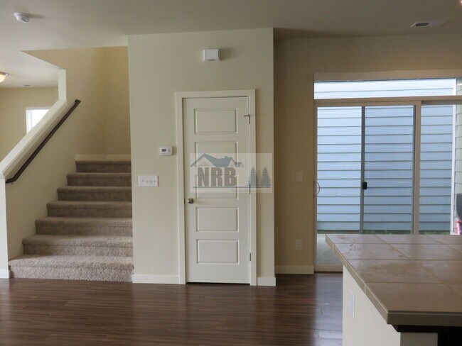 Building Photo - Stunning 3 bd House located in a Gated Community of Puyallup!