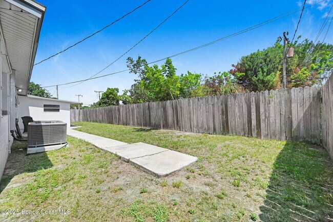 Building Photo - 1028 Coronado Dr