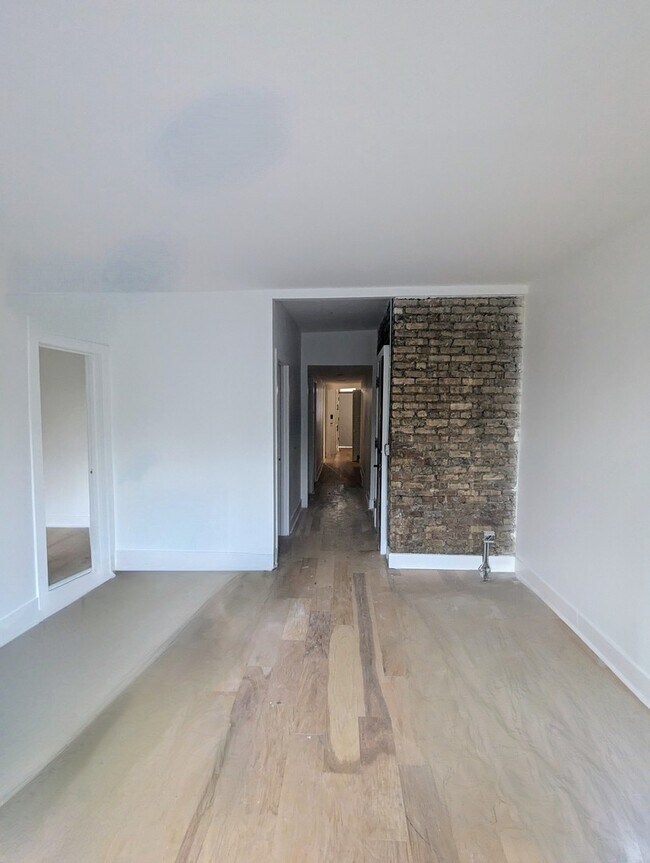 Building Photo - 616 W Patterson Ave