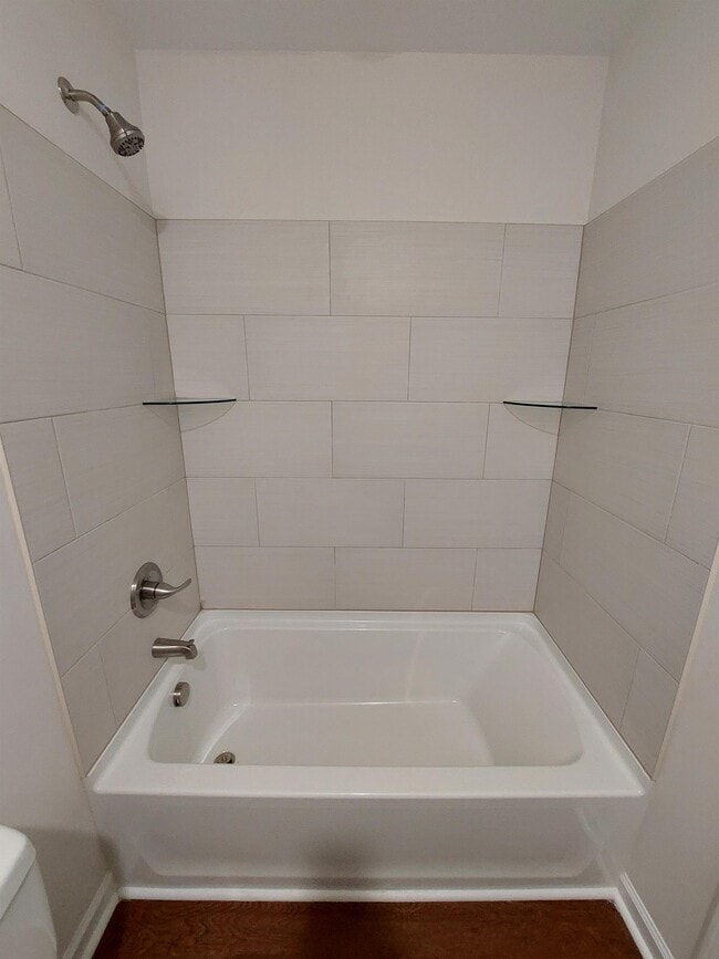 Building Photo - 426 W 4th St