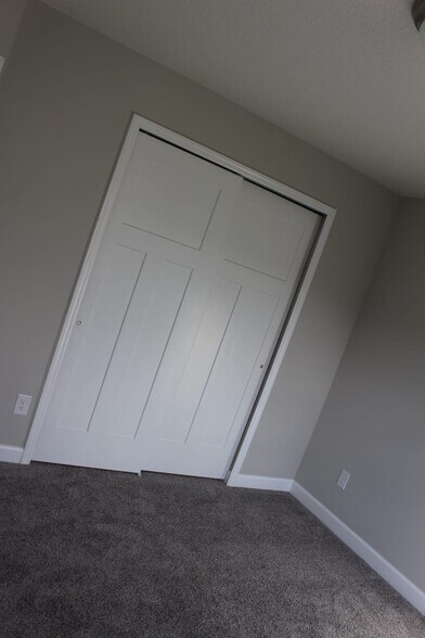 Closet 3 - 7558 38th St N
