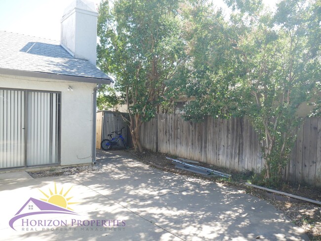 Building Photo - Bright 3 Bed 2 Bath 1,477 Sq. Ft. Sacramen...