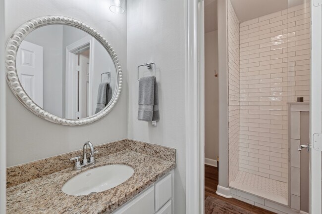 Building Photo - 110 S Veilwood Cir