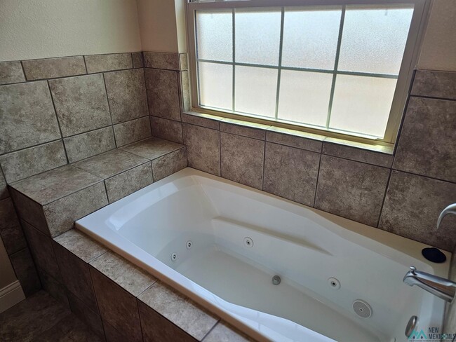 Building Photo - 209 Almond Tree Ln