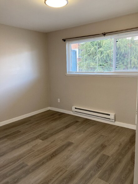 Building Photo - 1215 Queen Anne Ave N