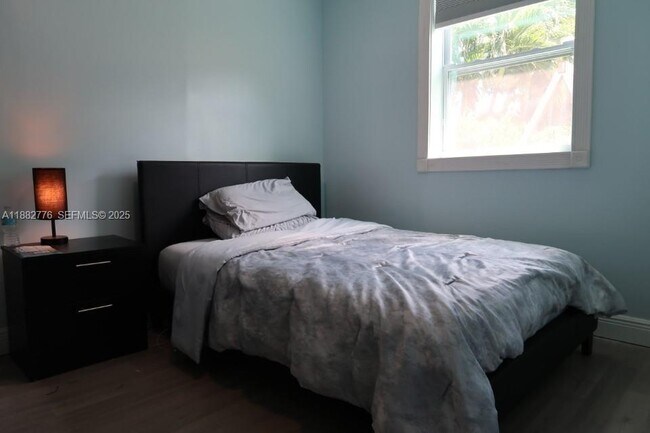 Building Photo - 1336 NW 38th St