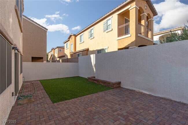 Building Photo - 61 Jasmine Point St