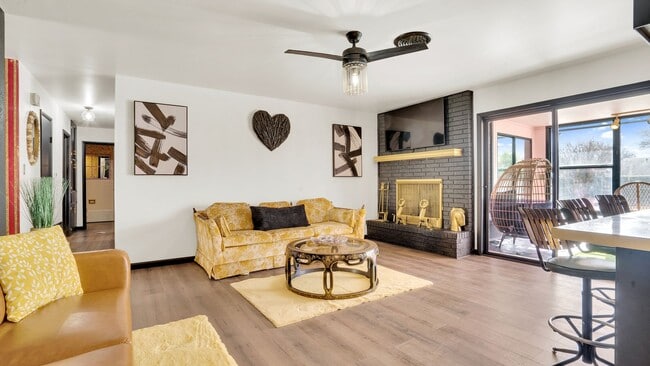 Building Photo - Fully furnished Airbnb with a pool