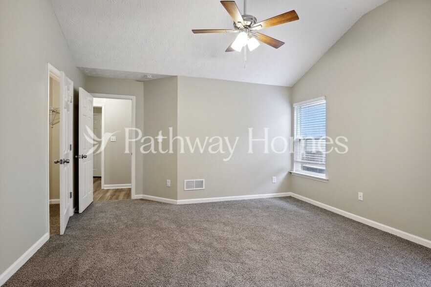 Building Photo - 210 Silver Arrow Cir