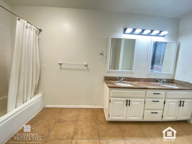 Building Photo - 3+ Bedroom / 2 Bathroom Home with Sunroom & Beautiful Views