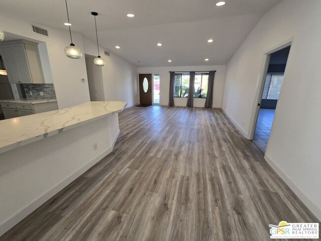 Building Photo - 74619 Fairway Dr