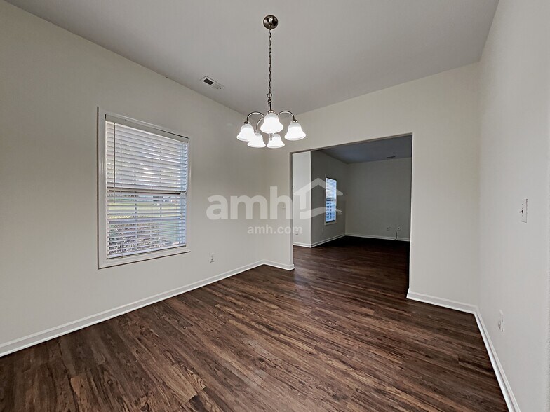 Building Photo - 149 Sawhorse Dr