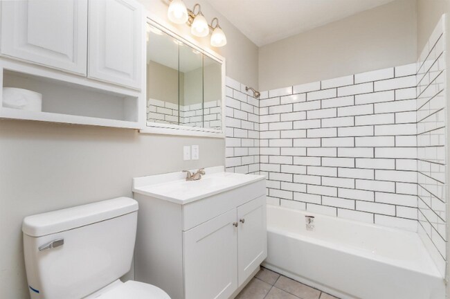 Building Photo - 7720 E Clay St