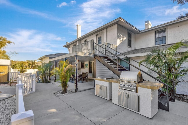 Building Photo - 1679 Tampa Rd