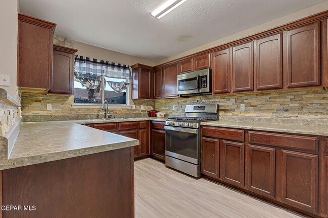 Building Photo - 14270 Gil Reyes Dr