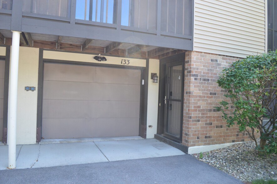 Building Photo - 133 Ponwood Cir