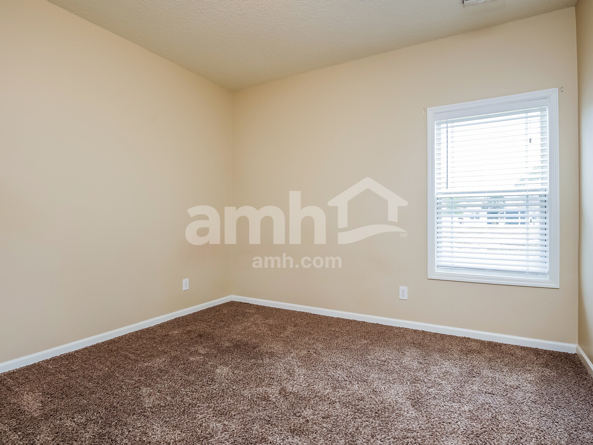 Building Photo - 7 Wyndham Dr