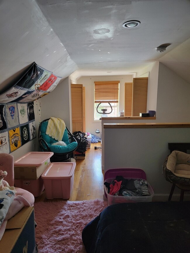 Building Photo - 58 Beech St